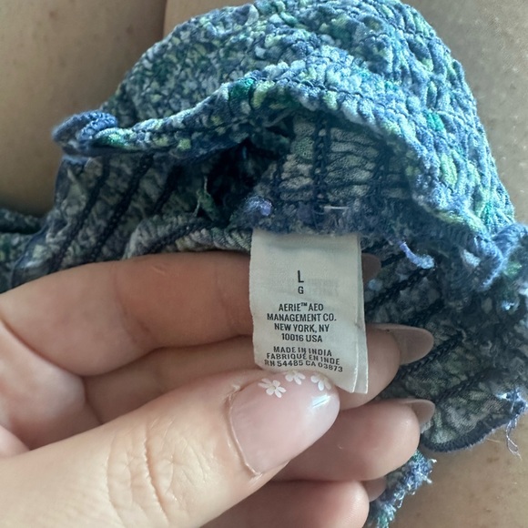 Aerie Blue Floral crop top - size L - Picture 3 of 3